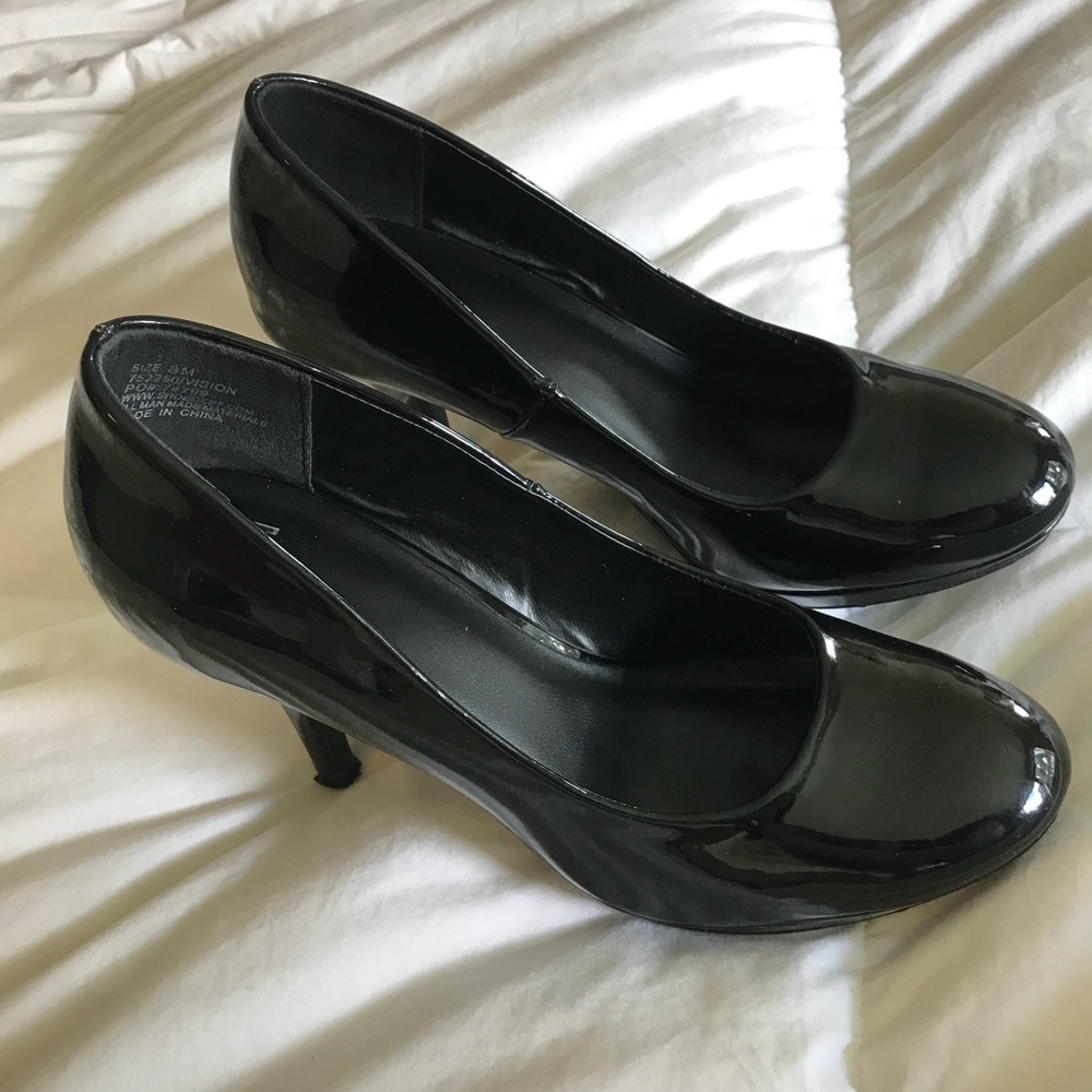Chelsea Moreland Black Pumps